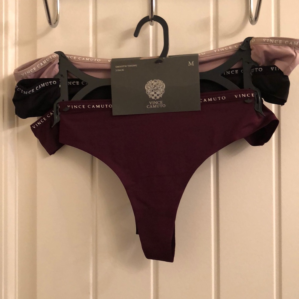 Vince Camuto Thong set NWT